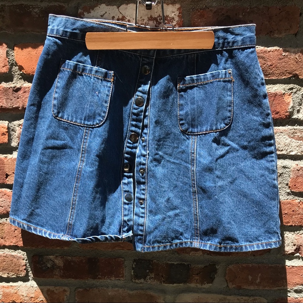 Women button front mini denim skirt